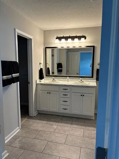 4 bed, 2.5 bath, $2,200 — Photo 3