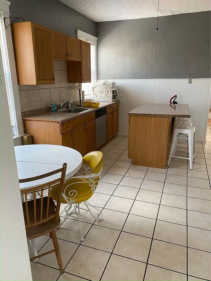 2 bed, 1500 sqft, $1,600 — Photo 4