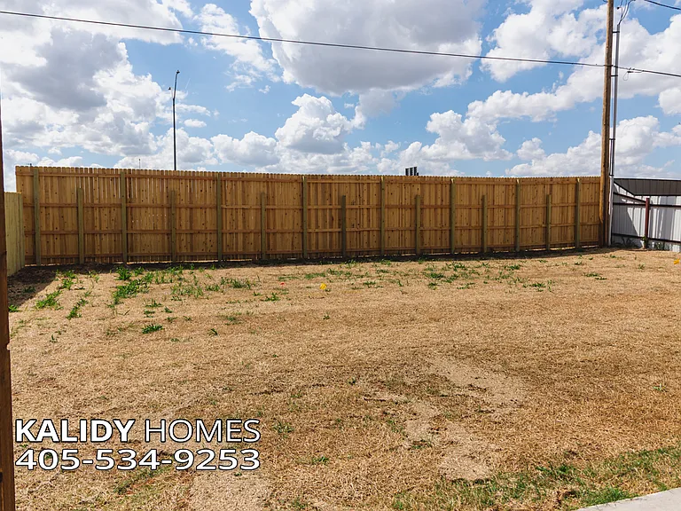 905 S Howard Ave — Photo 24