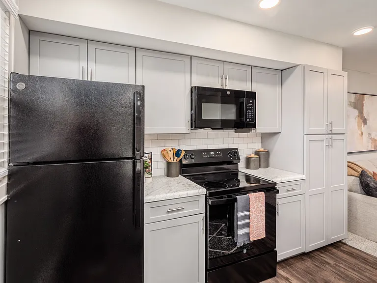 Bexley Plaza Apartments — Photo 4