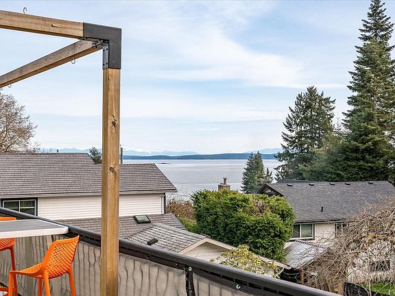 2nd image of 11041 Chemainus Rd