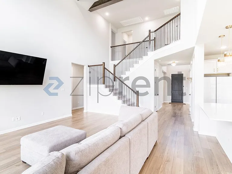 113 Contrada Grace Ln — Photo 2