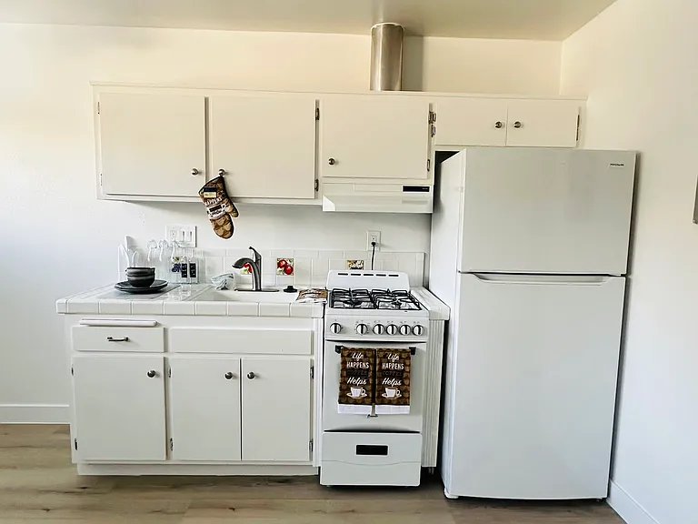 8657 Balboa Blvd #3 — Photo 3