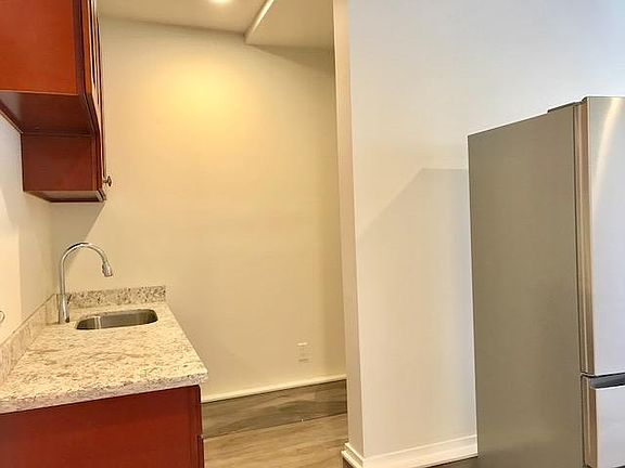 4th image of 384 Ellington Ave #B