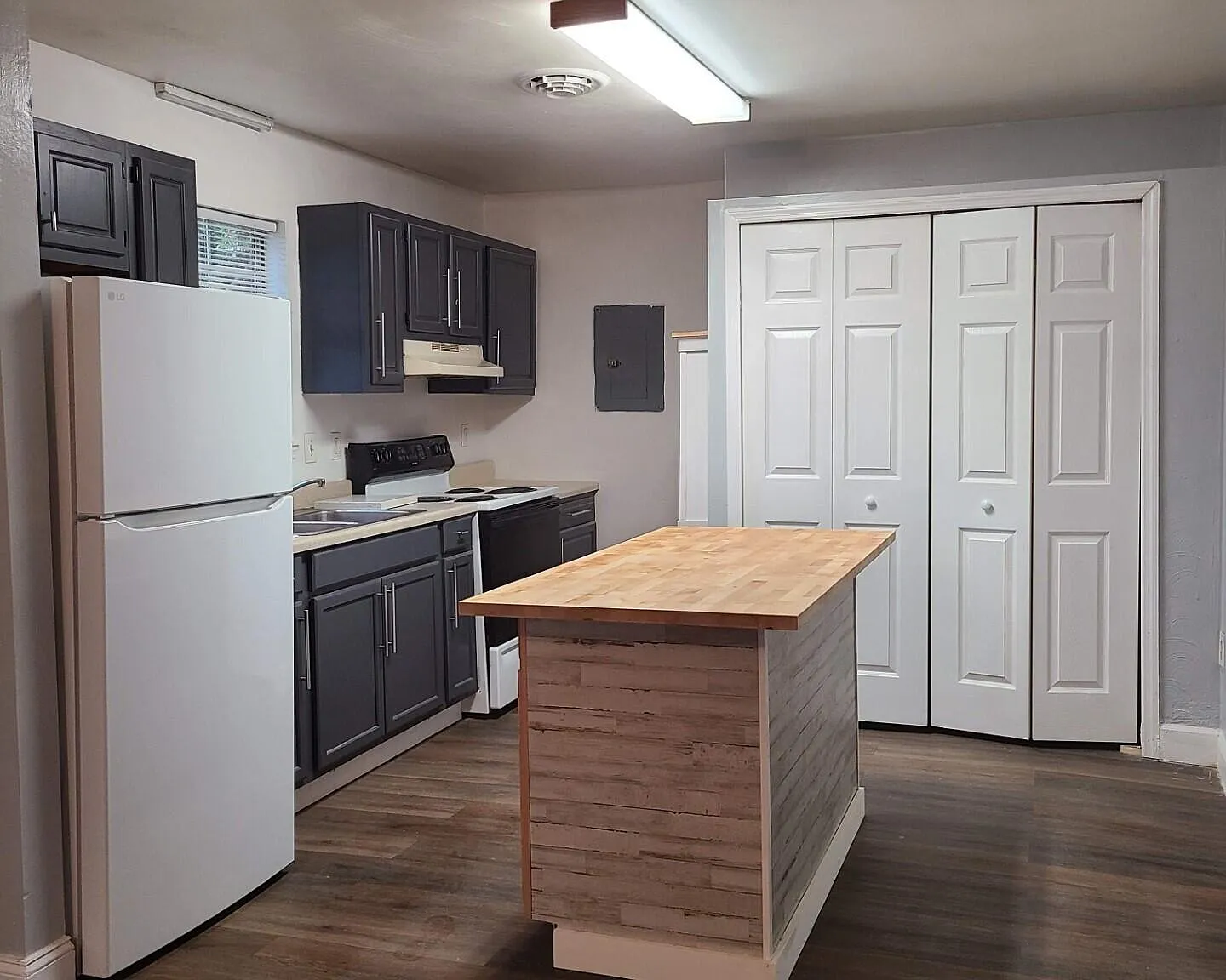 2 bed, 1.0 bath, 750 sqft, $1,200 — Photo 3