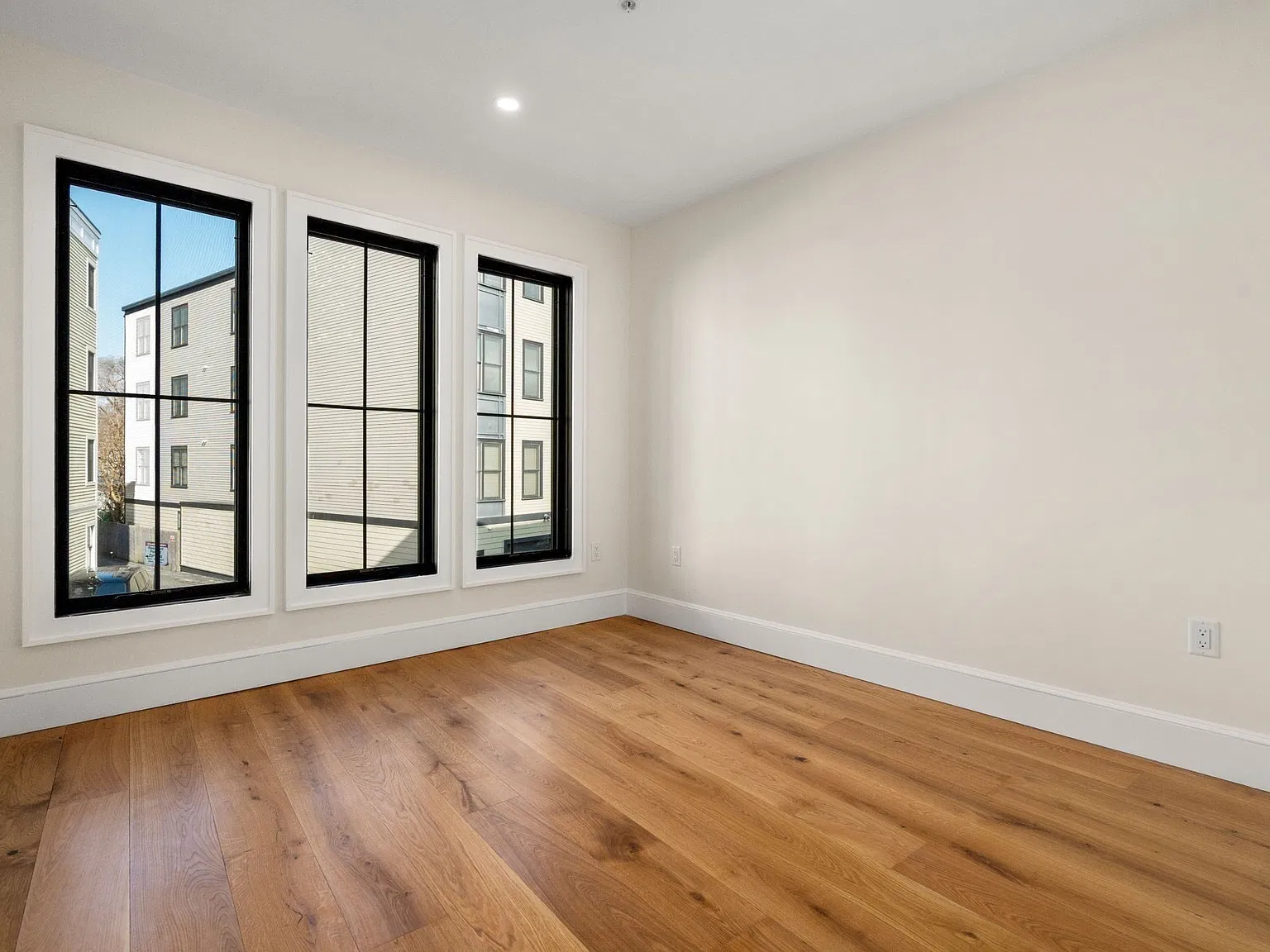 34 Vinton St — Photo 3