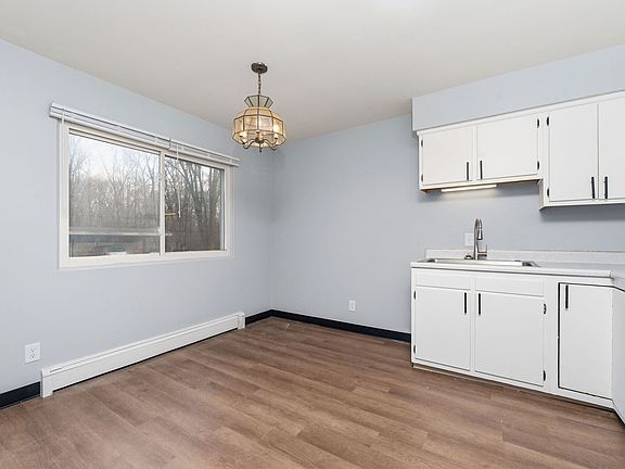 3rd image of 1922-1928 Sunnyside Dr #1926