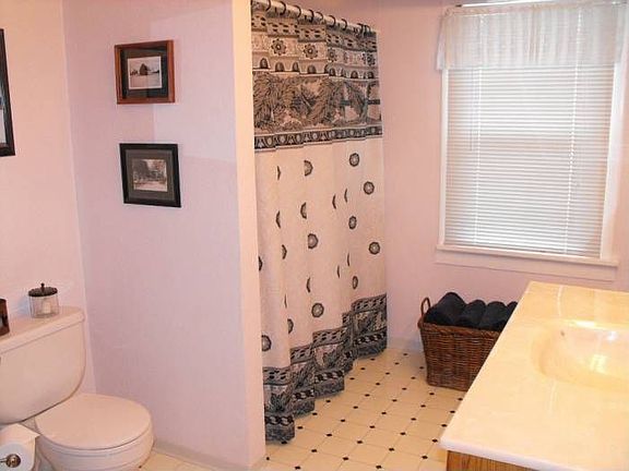 Continental Bathroom
