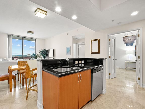 5th image of 701 S Olive Ave APT 702