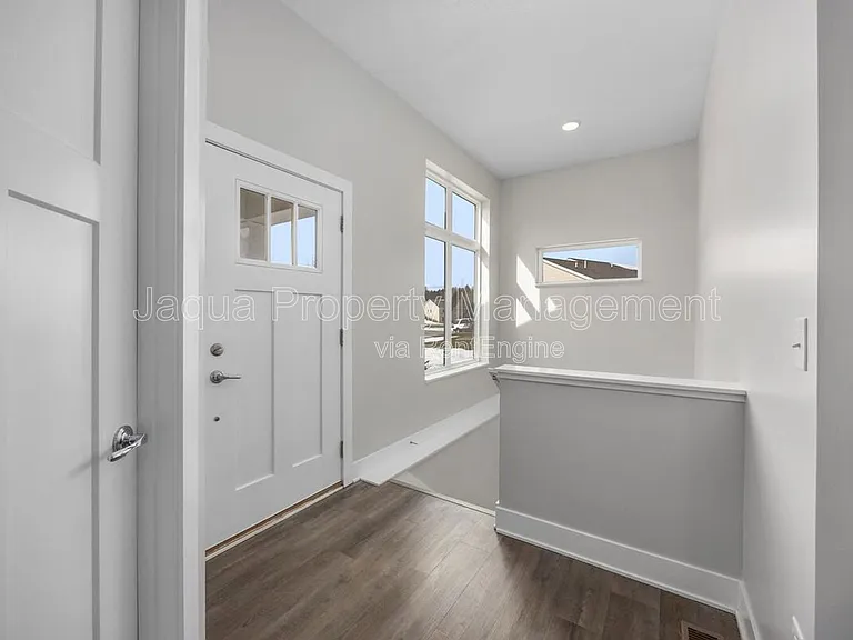 1368 S Village Cir — Photo 2