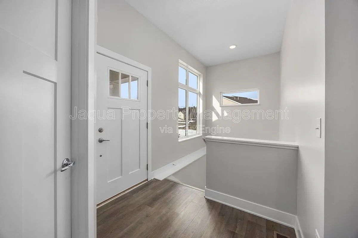 Building Photo - 1368 S Village Cir