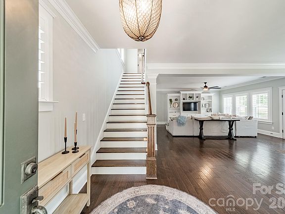 4th image of 6061 Bountiful St