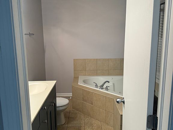 5th image of 221 S Leavitt St #1