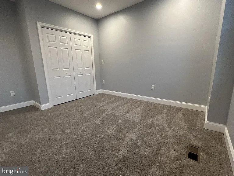 1607 E Biddle St — Photo 16