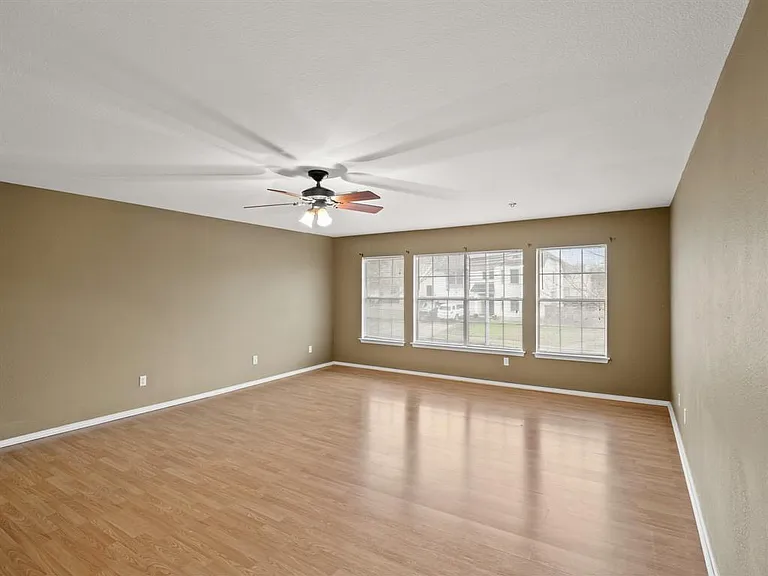 2411 Lavendale Ct — Photo 23