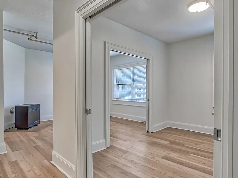 Cambrian Apartments — Photo 16