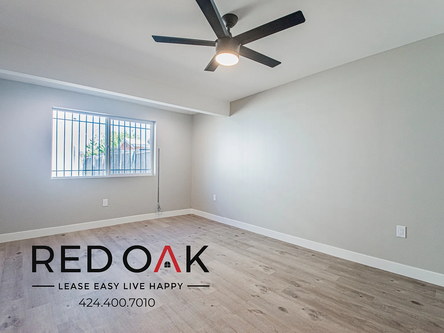 Bright and Welcoming One Bedroom with Open Floor Plan and Included Parking ~ In Prime LA! — Photo 3