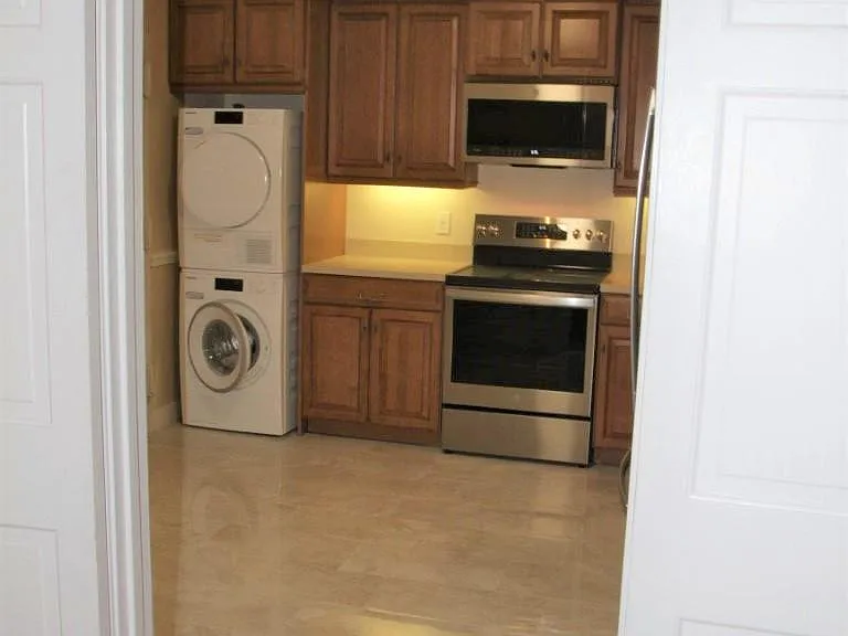 1800 Old Meadow Rd #806 — Photo 11