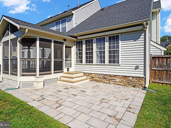 4th image of 45917 Pullman Ct