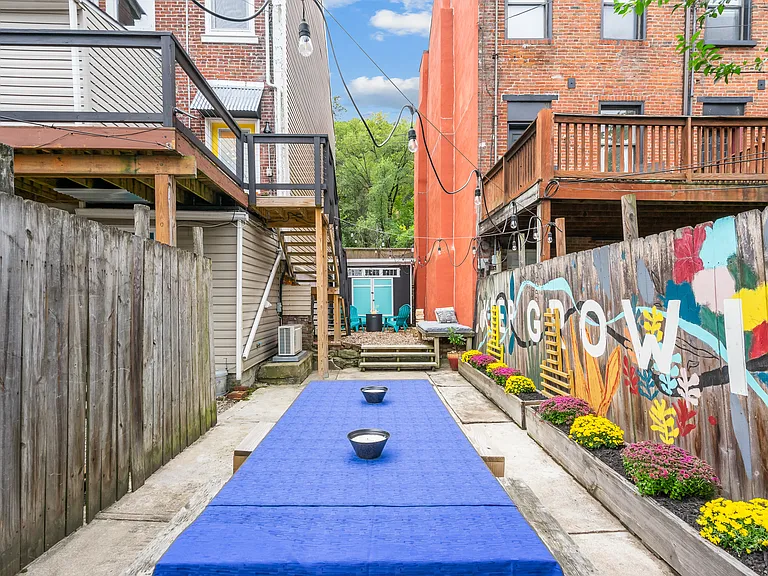 419 E Carson St — Photo 14