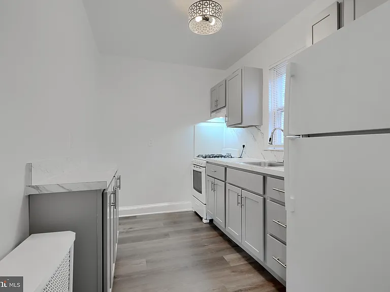 2906 Clearview Ave — Photo 6