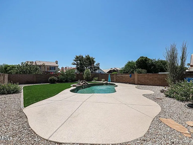503 W Kelton Ln — Photo 4