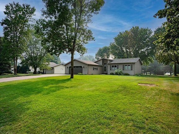 3rd image of 1919 Cypress Rd