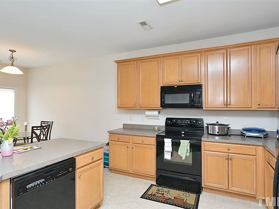 5th image of 5003 Belleflower Dr