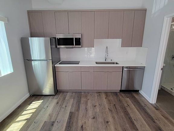 4th image of 1445 Kerley Dr APT 4