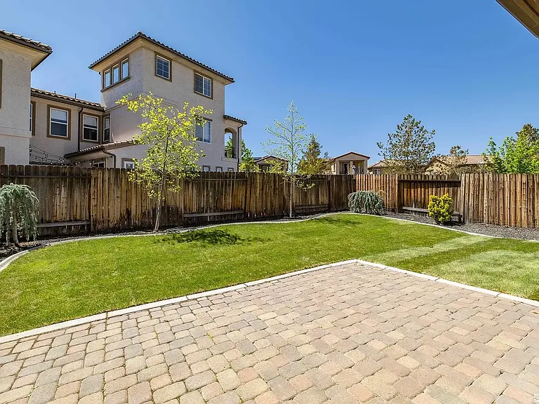 10785 Serratina Dr — Photo 18