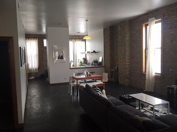 2nd image of 1371 N Milwaukee Ave