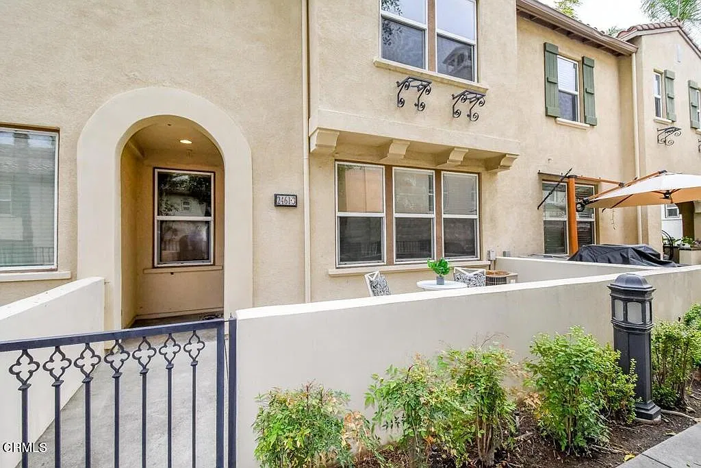 2 bed, 2.5 bath, 1368 sqft, $3,600 — Photo 3