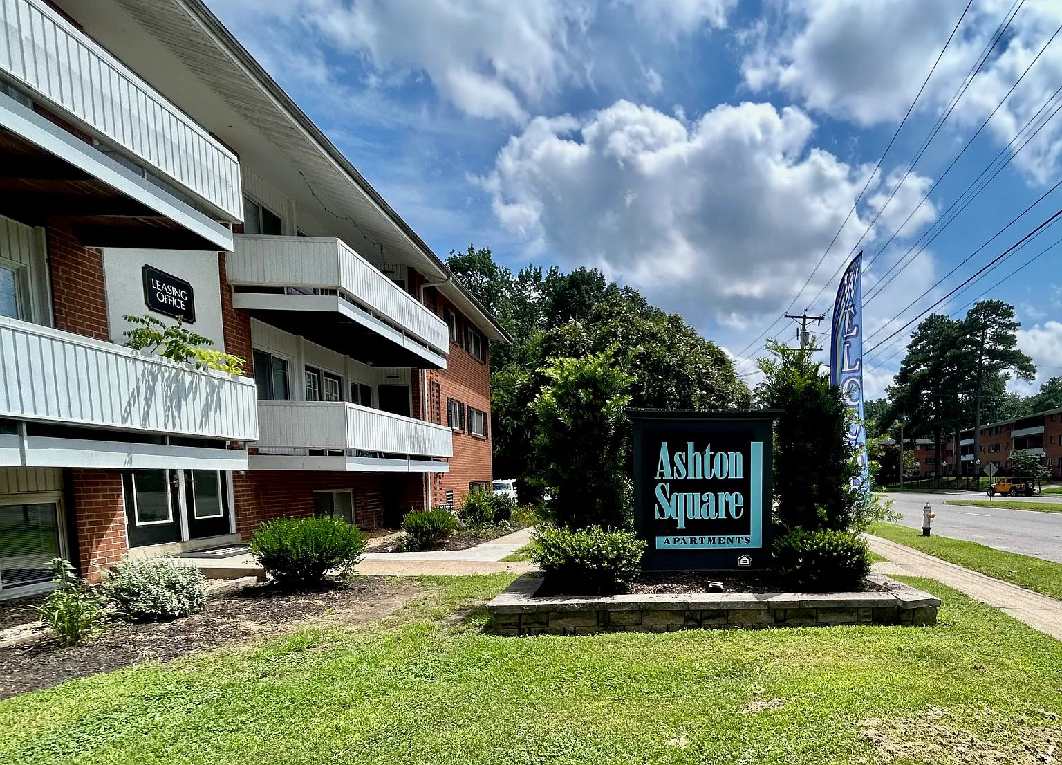 Ashton Square Apartments — Photo 4