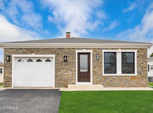94 Hyannis St, Toms River, NJ 08757