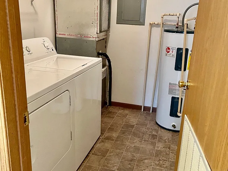 2070 Center St #C — Photo 9