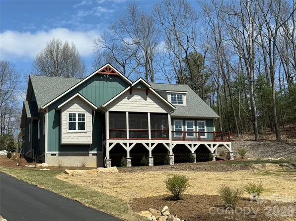 634 Hollybrook Dr, Flat Rock, NC 28731