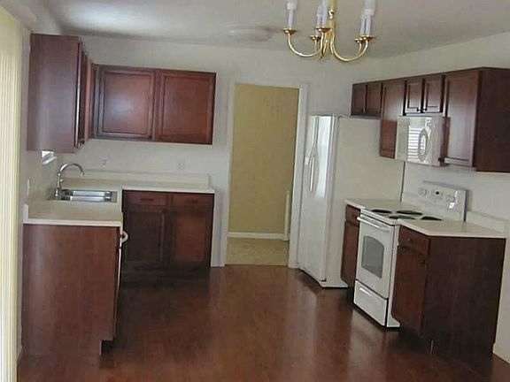 4th image of 3631 Pickwick Cir