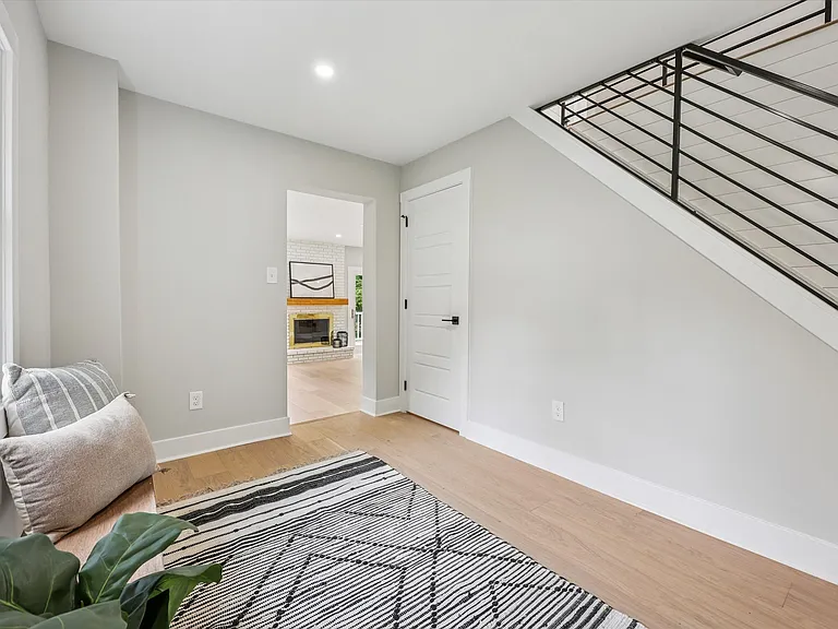 218 Biddulph Rd — Photo 6