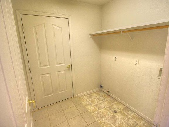 5th image of 10581 E 39th St