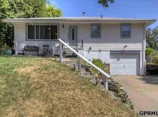 9152 Taylor St, Omaha, NE 68134