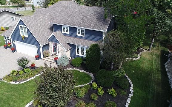 3rd image of 9743 W Oakridge Dr