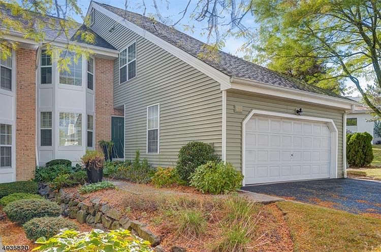 1st image of 325 Araneo Dr