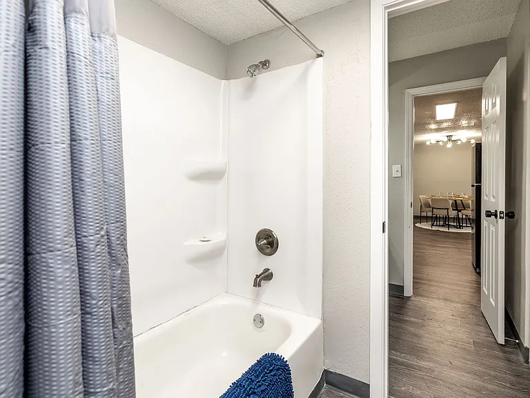 FREE 2nd Month's Rent When You Apply Within 24 Hours of Your Tour at Weston Park Apartments! — Photo 15