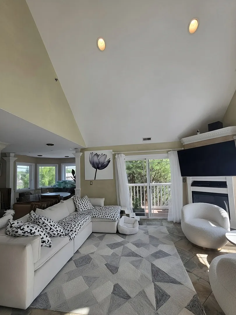 2 bed, 1400 sqft, $3,000 — Photo 4