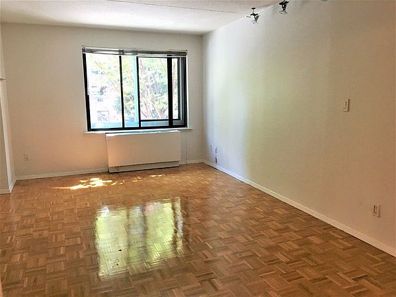 5th image of 100 W 89th St APT 2G