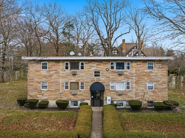 11 Auna Dr APT 6, Brockton, MA 02301