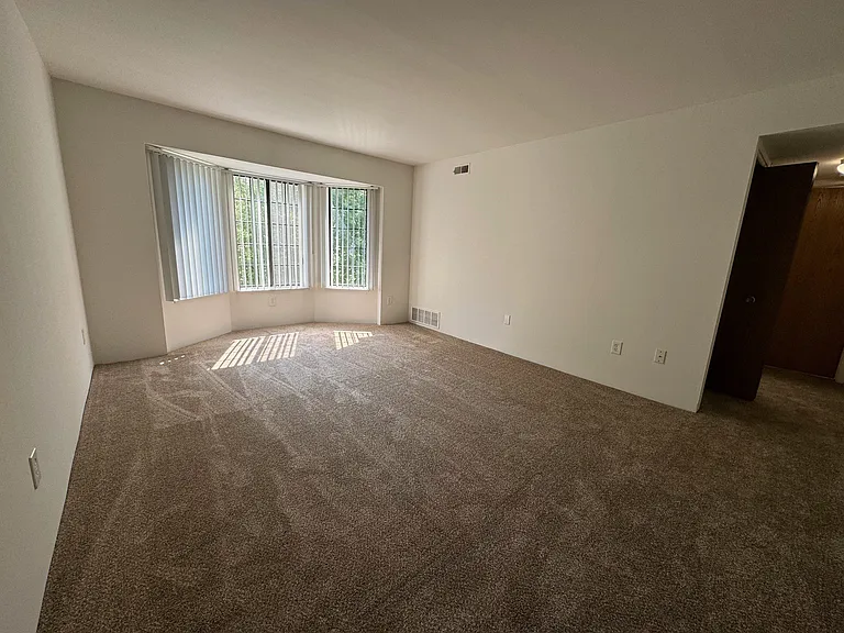 Charter Oaks Apartments — Photo 163