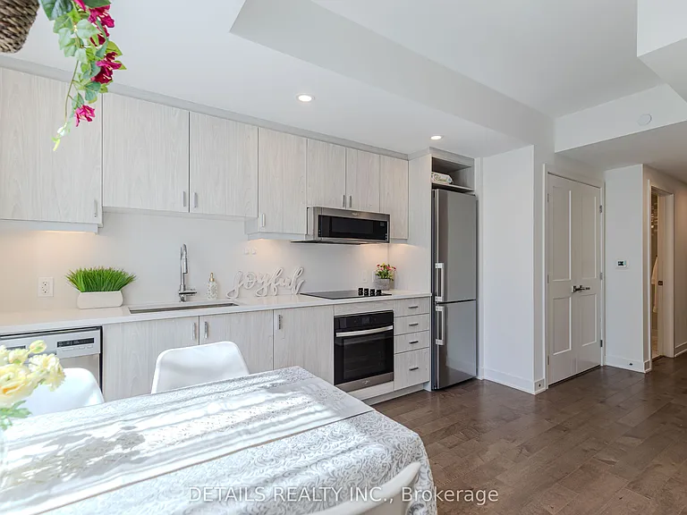 340 Queen St #1008 — Photo 13