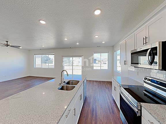 3rd image of 311 N Gibbons Ln