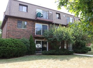 1220 Whispering Hills Ct APT 2B, Naperville, IL 60540